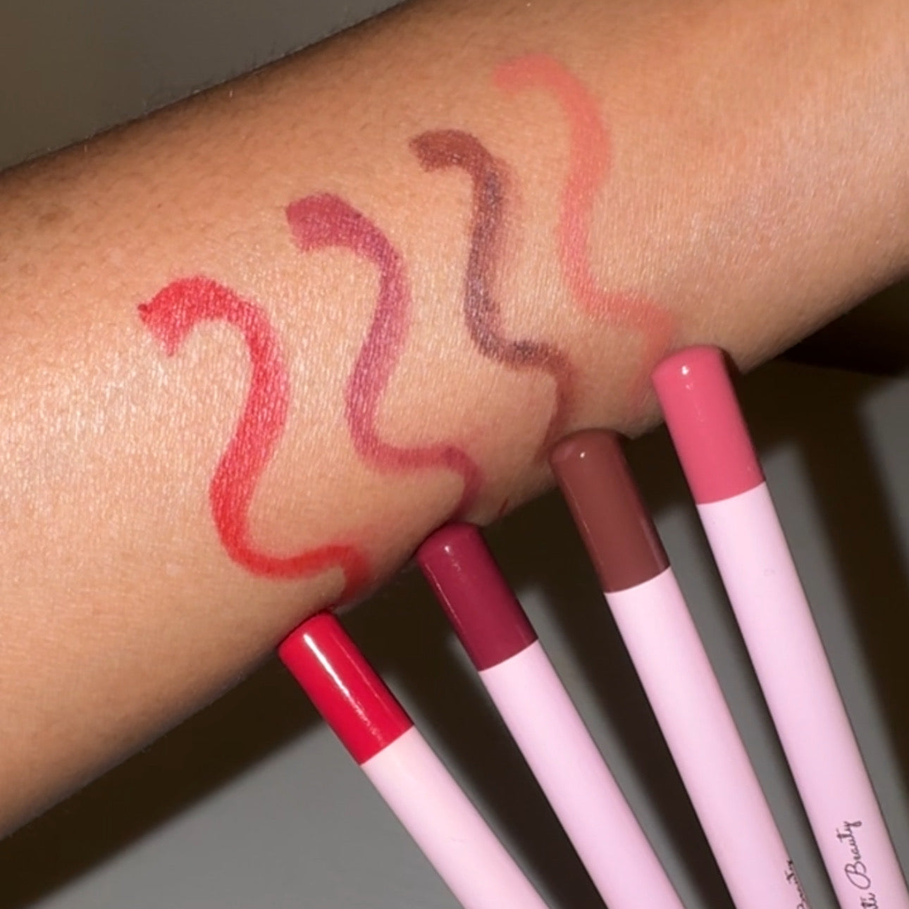 LIP LINERS